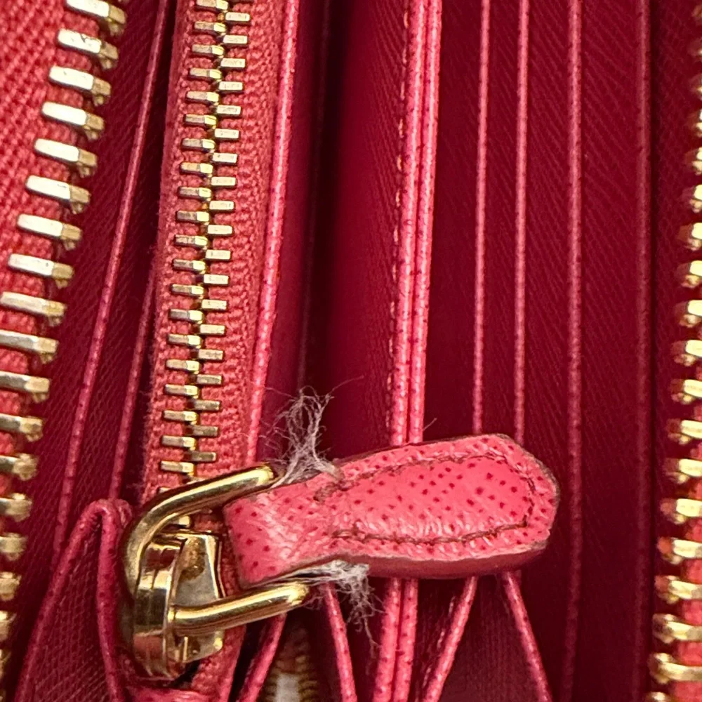 Prada Saffiano Leather Wallet💕